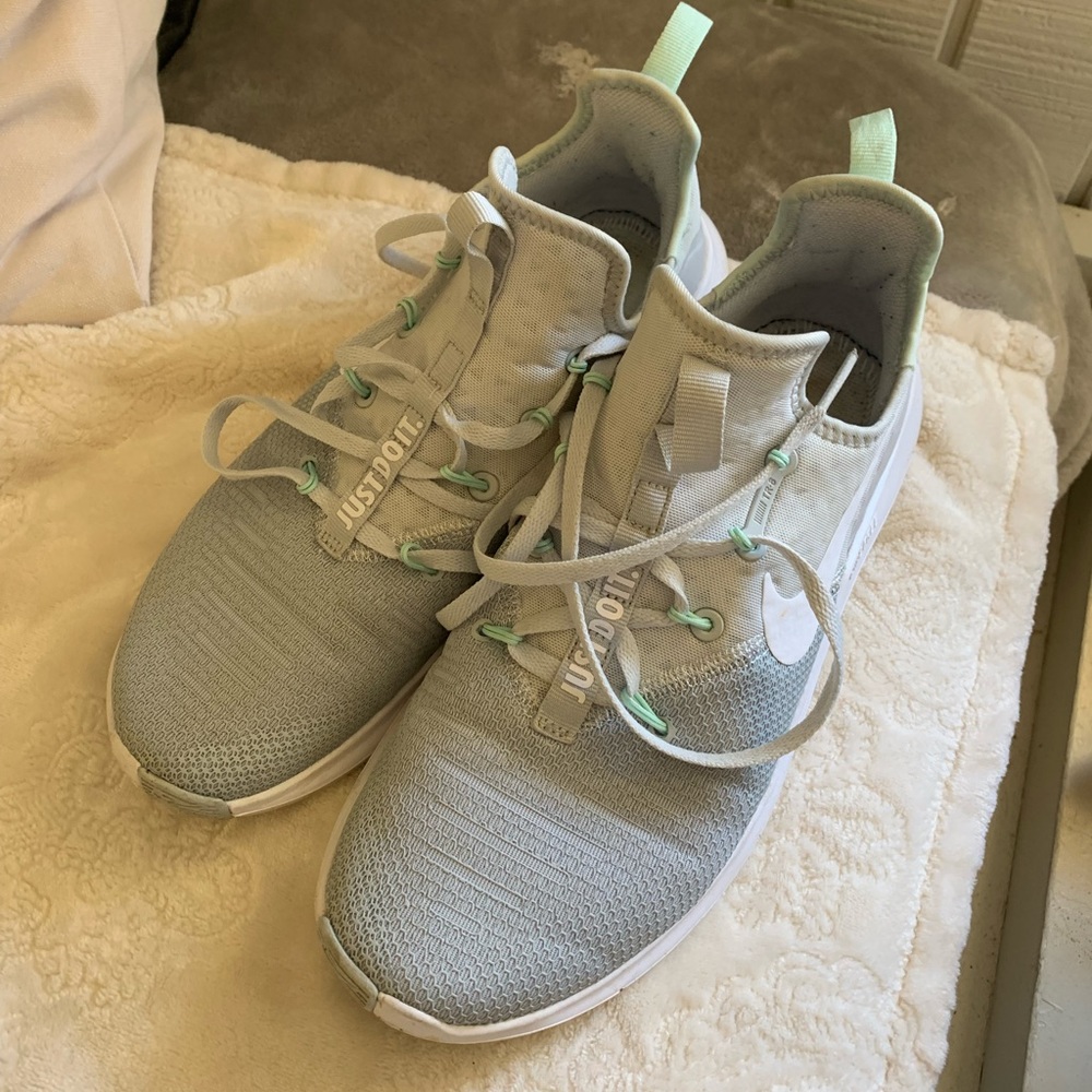 Nike Women’s TR 8 size 9